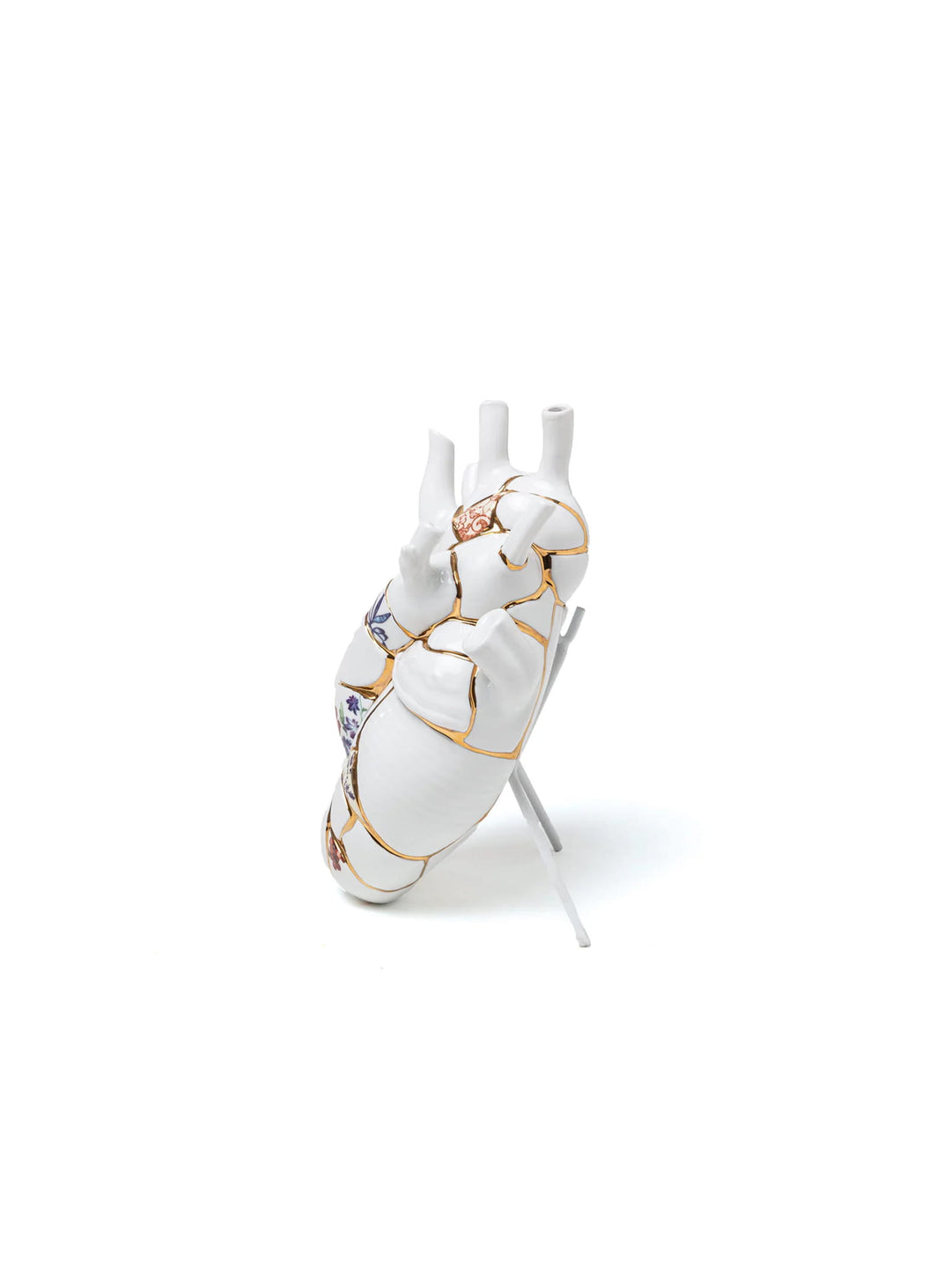 Vase Love in Bloom Kintsugi Seletti : un vase sculptural en porcelaine aux détails dorés.