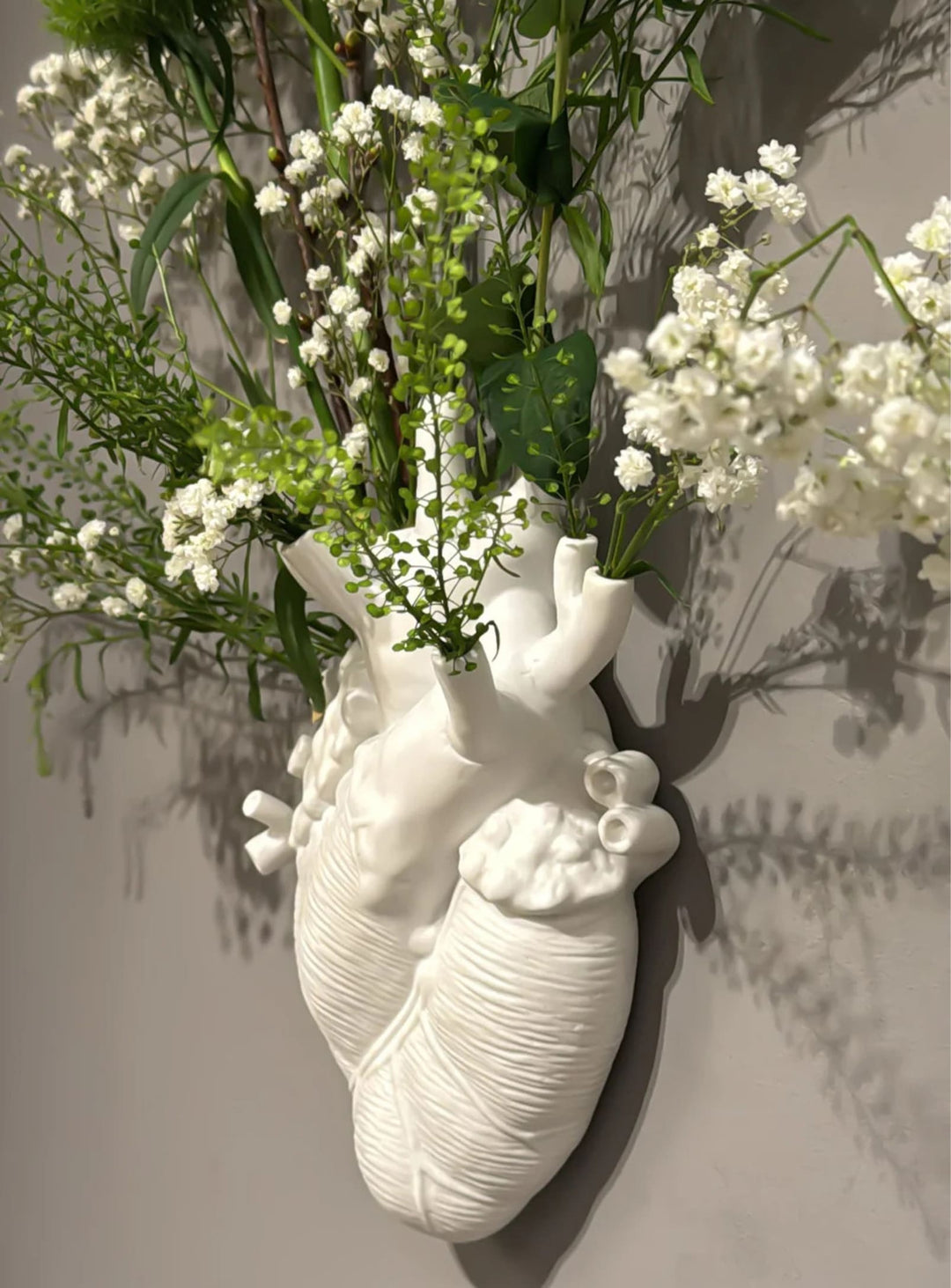 Vase Love in Bloom Seletti : une création emblématique entre art, émotion et design. blanc