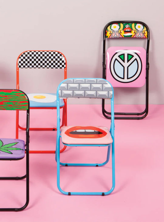 Chaise pliante Blow Mouth de Seletti design pop bouche graphique.