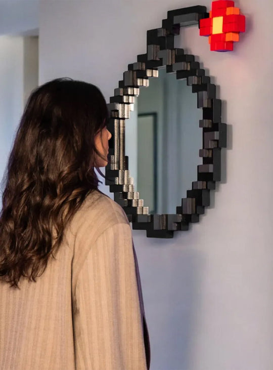 Miroir Bomb Seletti Pixel : miroir graphique et ludique, parfait pour un intérieur créatif.