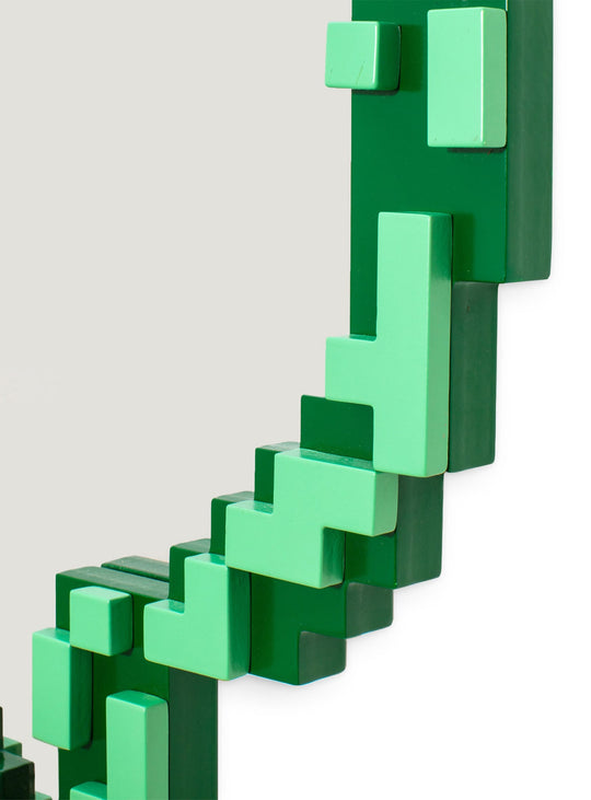 Pixel de Seletti : miroir vert pop au cadre pixelisé, fun et nostalgique. Message