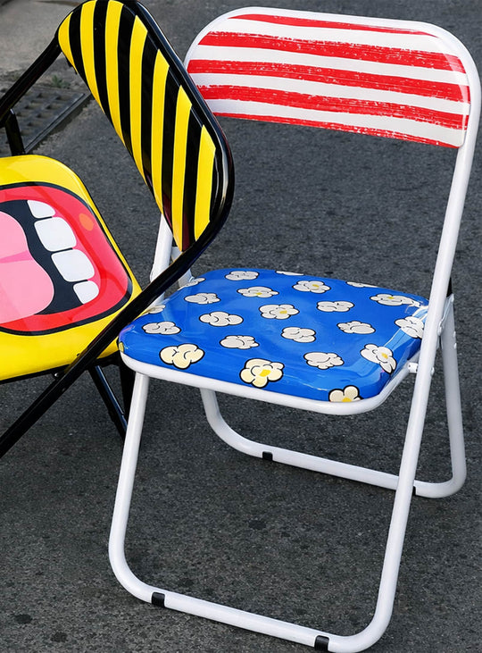 Chaise pliante Blow Pop Corn de Seletti design pop coloré et graphique.