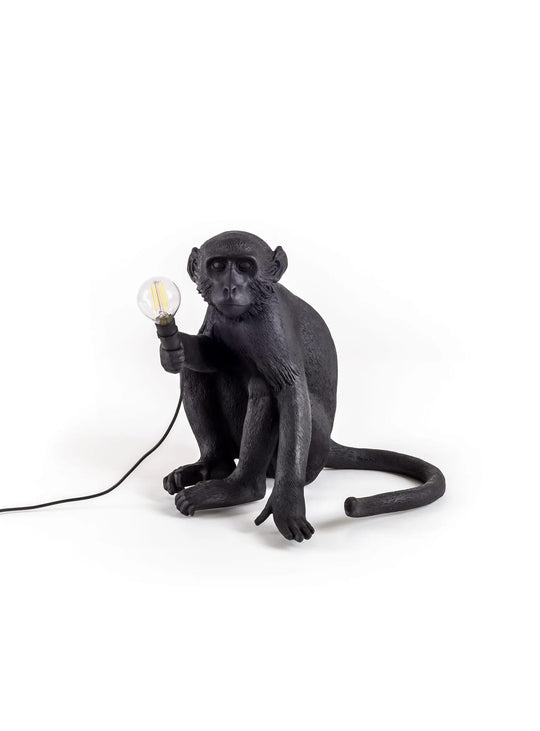 Lampe de table Monkey Seletti : lampe singe assis noir étanche pour déco moderne.