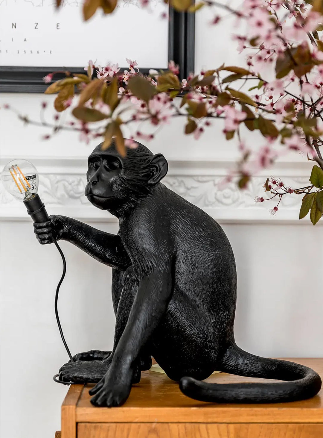 Lampe de table Monkey Seletti : éclairage LED pour intérieur et extérieur tendance. Singe assis noir
