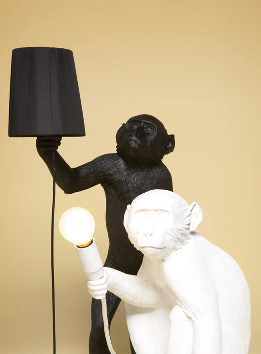 Lampe de table Monkey Seletti : lampe singe assis blanc design pour déco contemporaine.