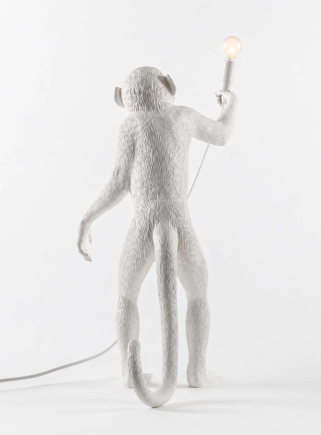 Lampe de table Monkey Seletti : une sculpture lumineuse pour sublimer votre intérieur. Singe debout, blanc