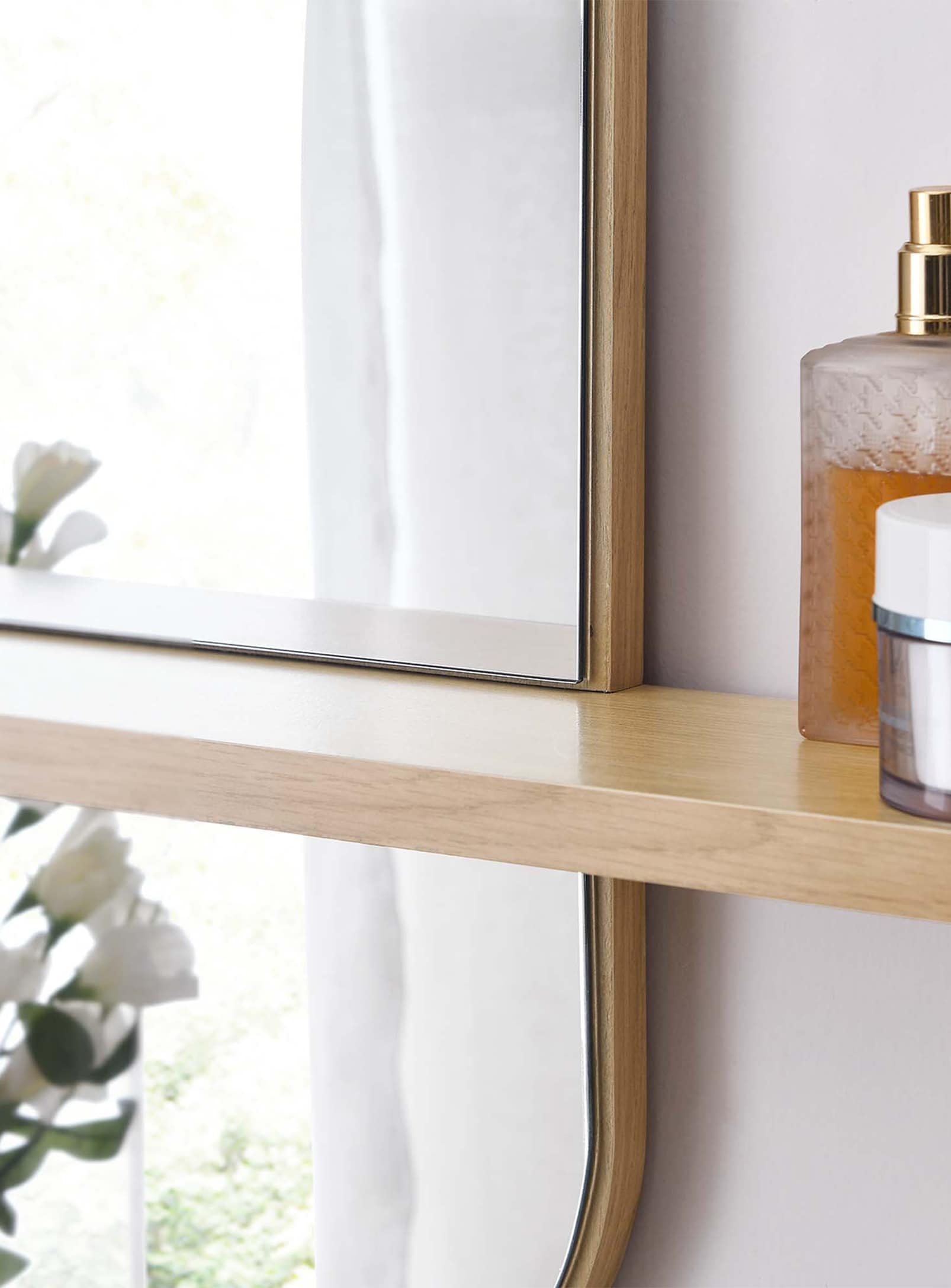 Solstice: Wooden mirror with shelf – Nüspace
