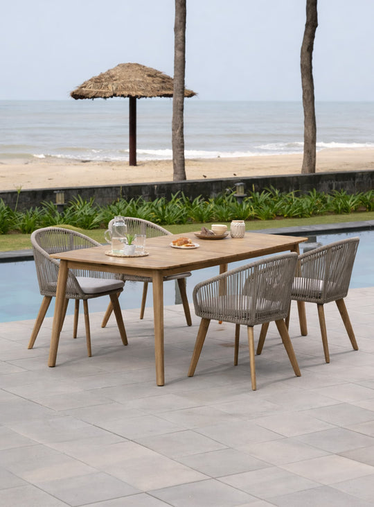 Table à dîner Sonoma en bois d’acacia massif, idéale pour des repas extérieurs conviviaux.