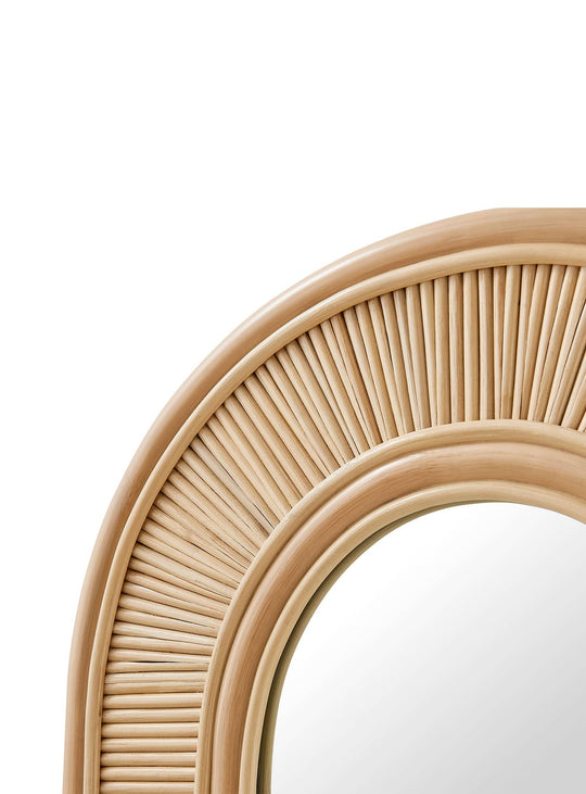 Miroir mural Sovana : courbes douces et esprit scandinave chic.