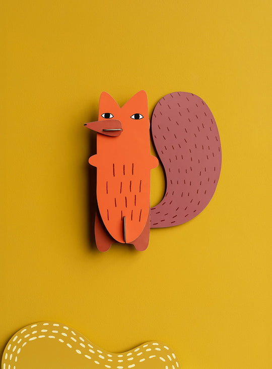 Décoration murale Donna Wilson Studio Roof, une collection colorée et poétique pour habiller vos murs. cyril squirrel fox