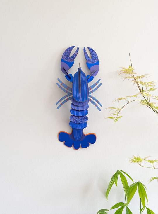 Décoration murale Homard bleu Studio Roof, une création 3D écologique pleine de personnalité.