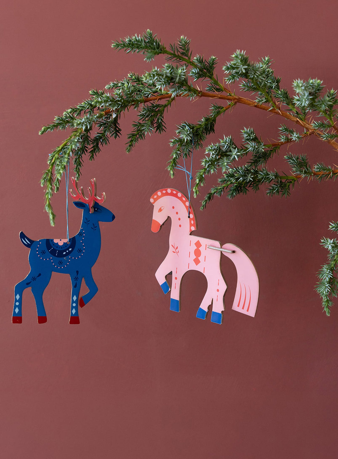 Suspensions de Noël Northern Tales Ornaments Studio Roof, une touche de folklore et de couleur pour les fêtes. the little horse & deer