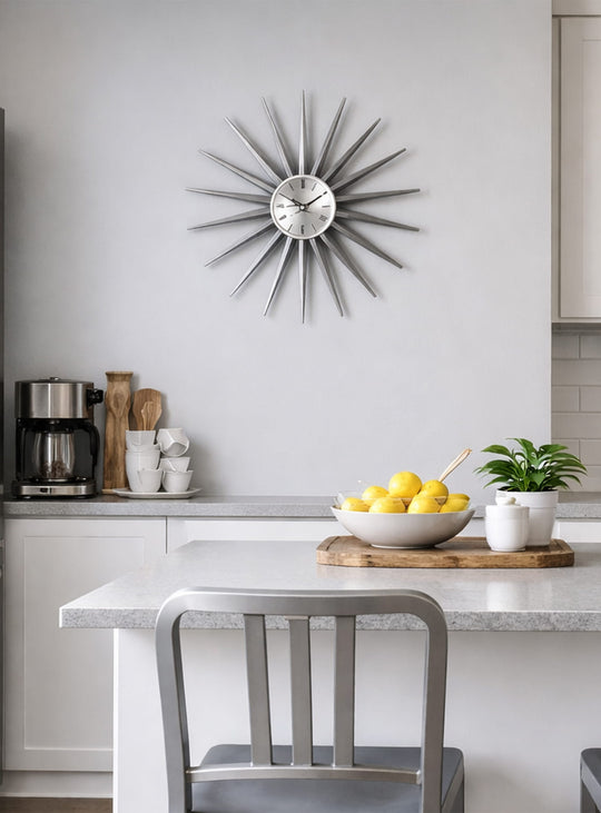Horloge Sunburst, design soleil éclatant pour un intérieur plein d’énergie.