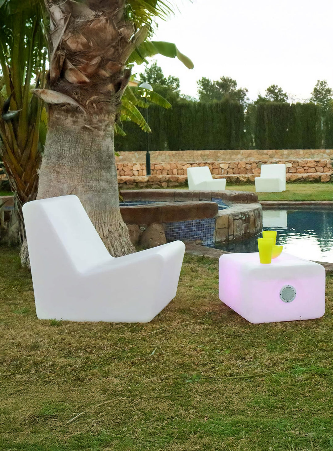 Chaise lounge Tarida Newgarden : chaise design, usage intérieur et extérieur. sans accoudoirs