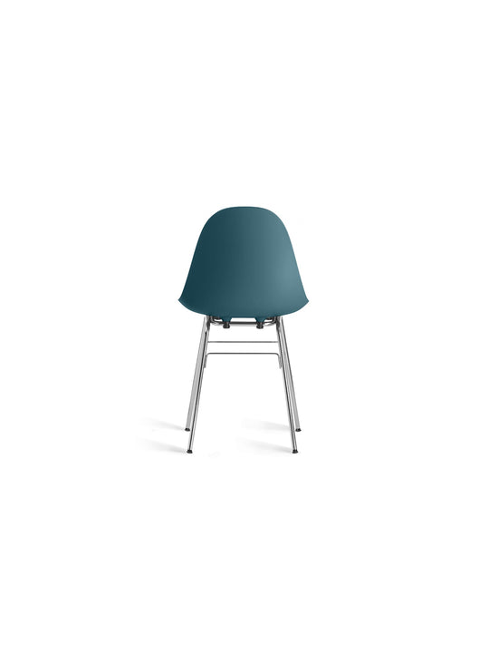 La chaise TA TOOU Design séduit par son design intemporel et son confort naturel. bleu