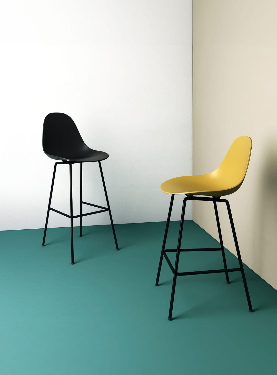 Tabouret de comptoir TA TOOU Design, une assise ergonomique au design inspiré des années 50.