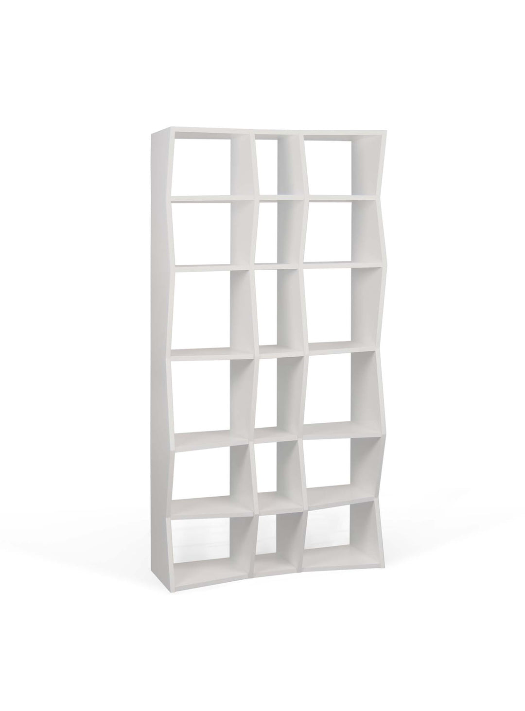 Découvrez la bibliothèque Wave de TemaHome, un meuble design aux étagères asymétriques et à la structure ouverte. argent