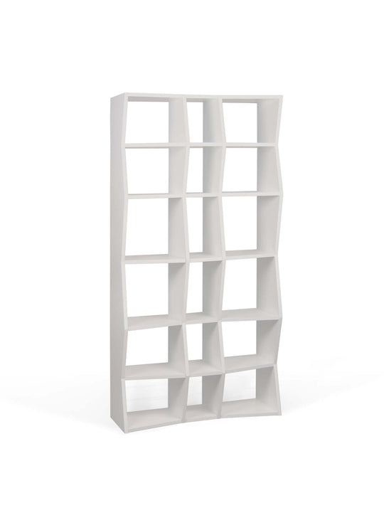 Découvrez la bibliothèque Wave de TemaHome, un meuble design aux étagères asymétriques et à la structure ouverte. argent