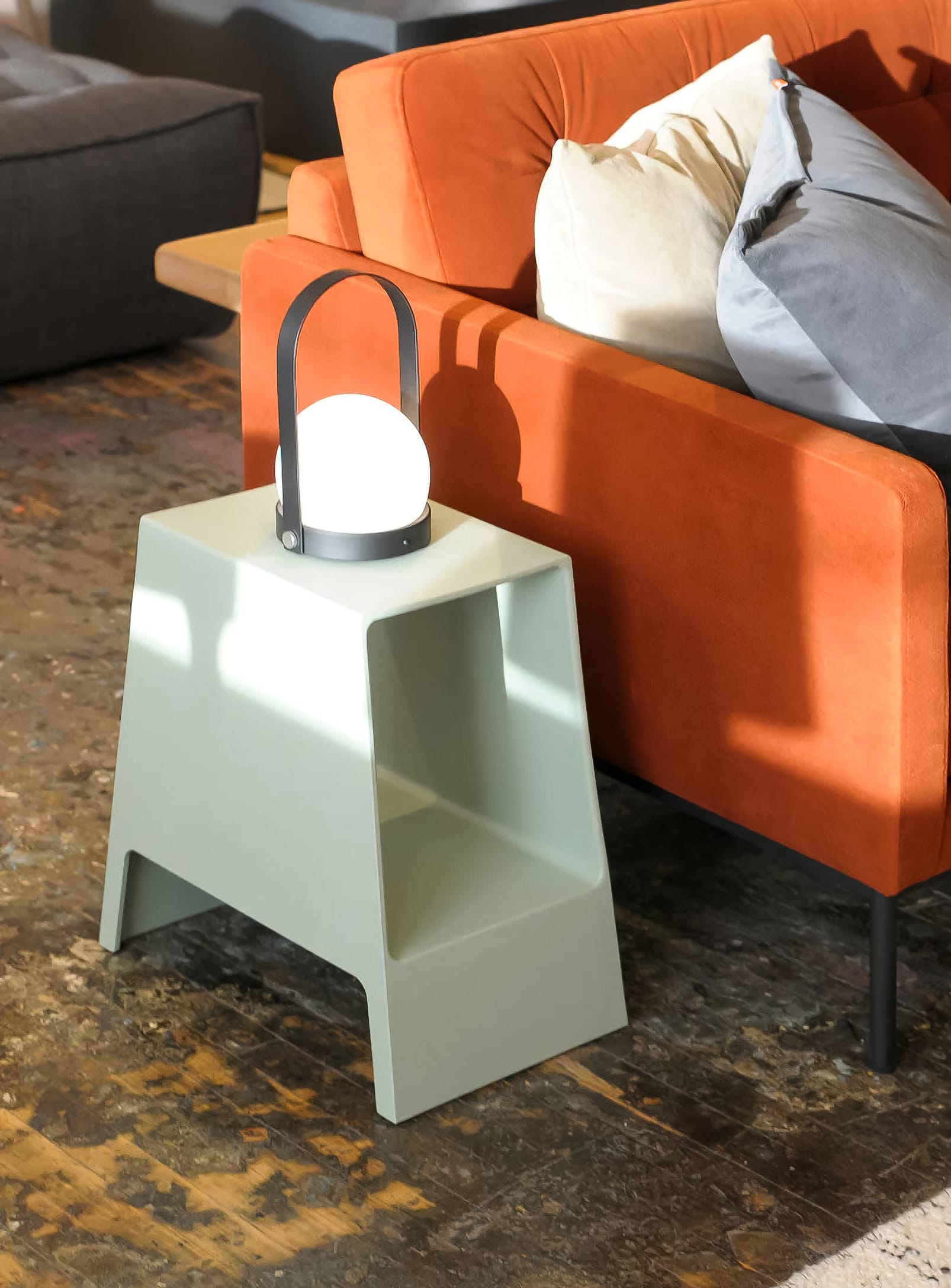 Tomo, indoor and outdoor end table by TOOU Design – Nüspace