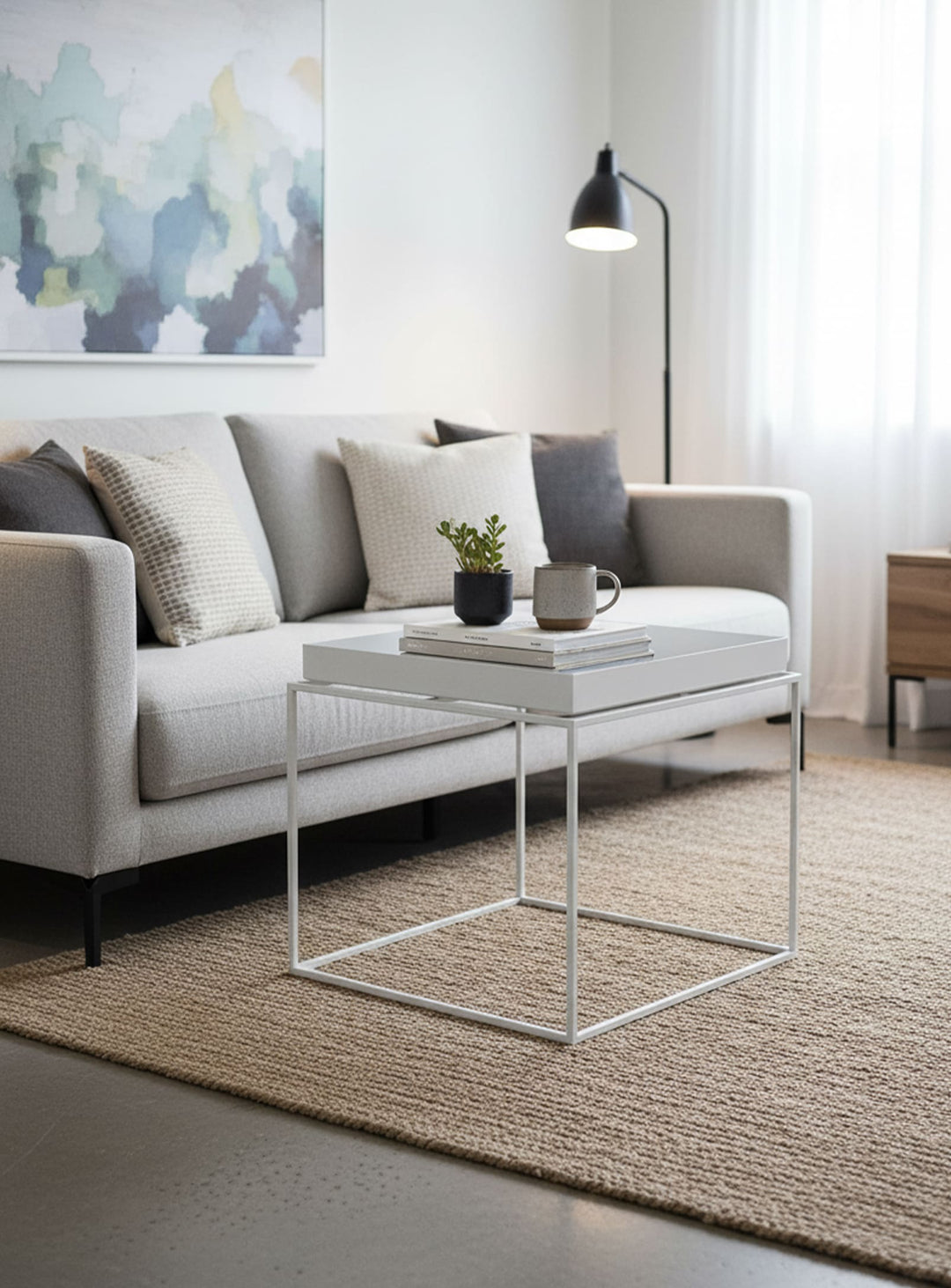 Table d’appoint Tray : design épuré et haut rebord sécurisant. blanc