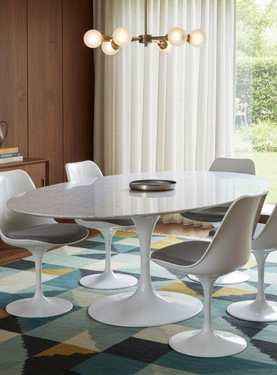 Table à dîner Tulipe en marbre : design moderniste inspiré de Saarinen.