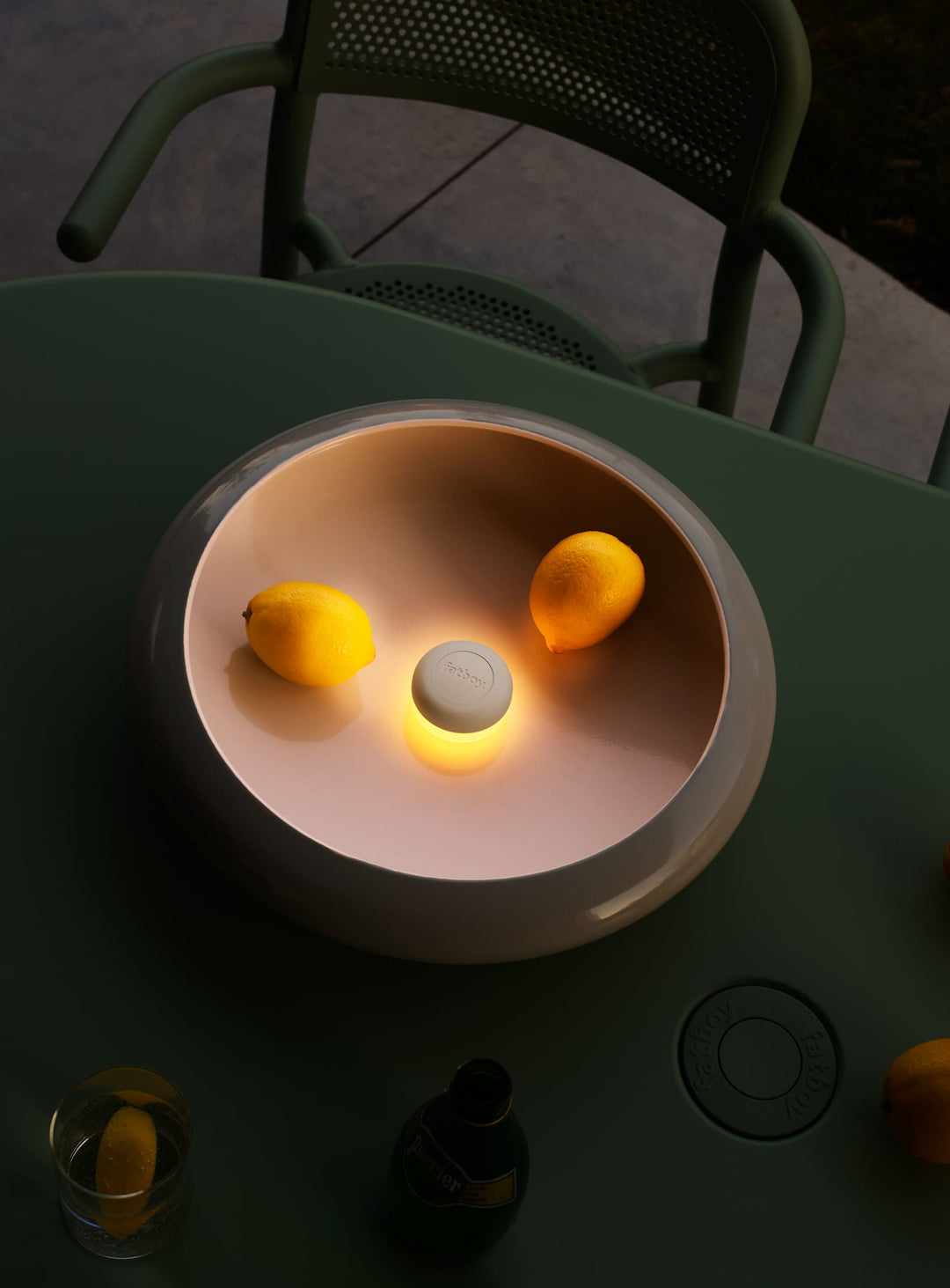 Ensemble salle à manger Toní Tavolo de Fatboy idéal pour patio, terrasse ou jardin. vert