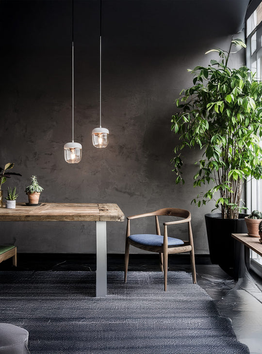 Abat-jour Umage Acorn, suspension design en verre et silicone élégants. blanc