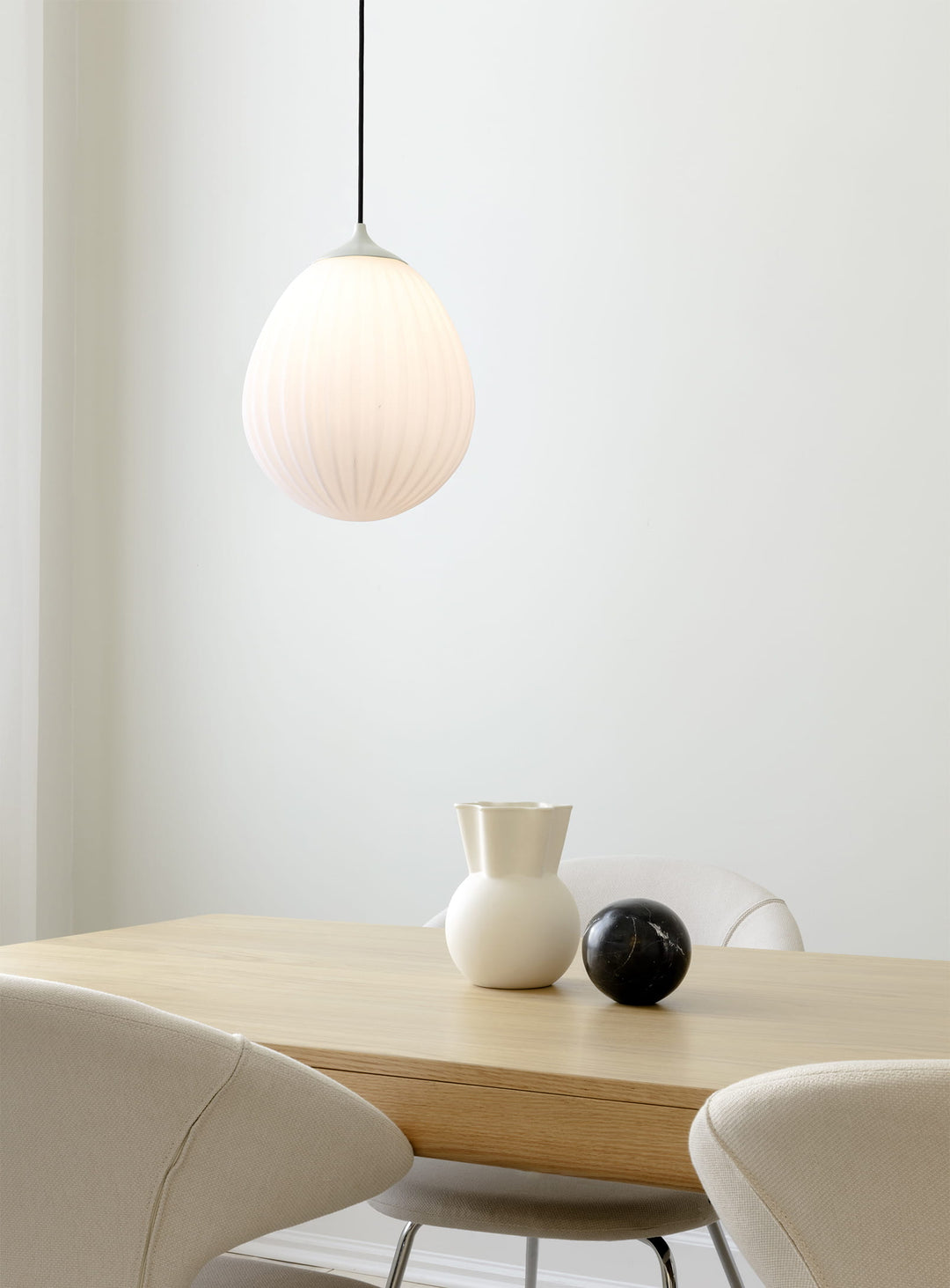 Abat-jour Around The World de Umage forme montgolfière unique. blanc