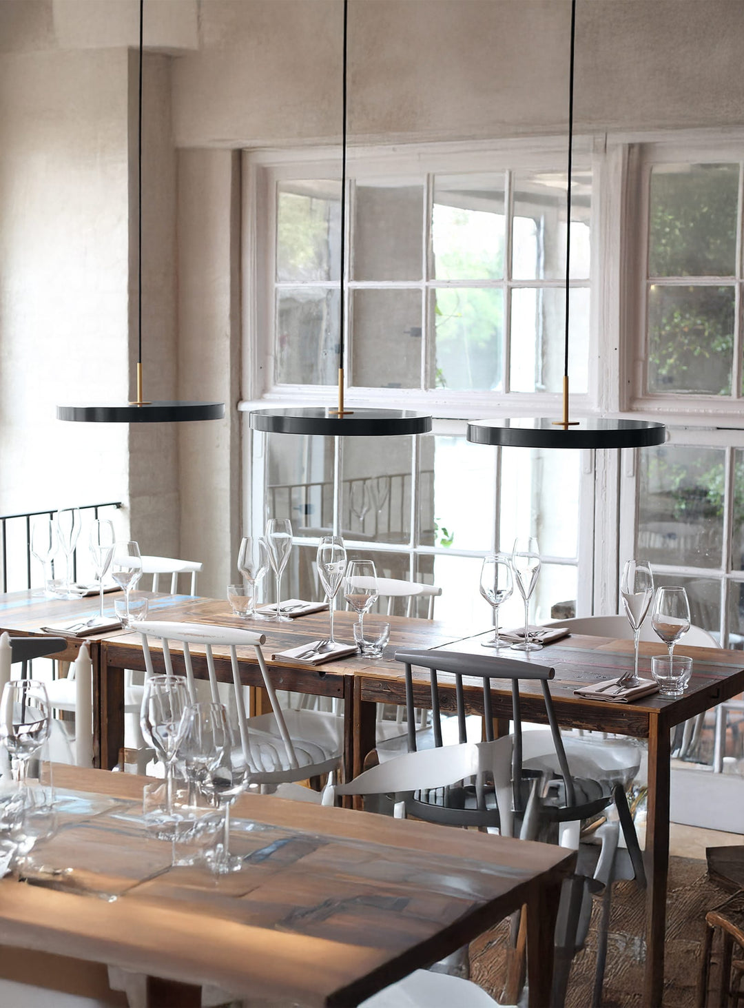 Lampe suspendue Umage Asteria, parfaite pour un intérieur moderne et épuré. anthracite