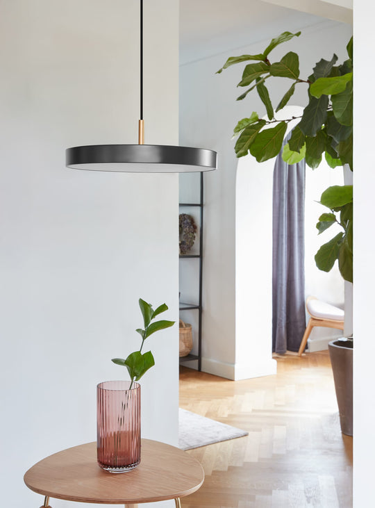 Lampe suspendue Asteria Mini Umage : sublimez votre cuisine ou votre salon avec style. anthracite