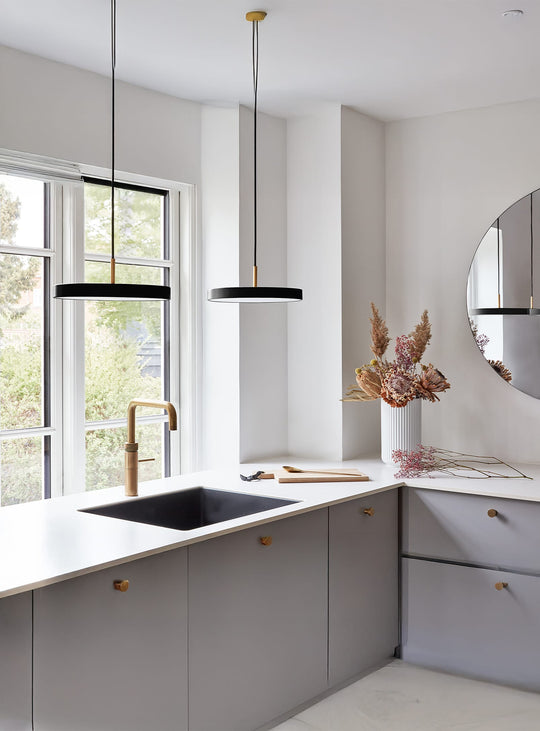 Lampe suspendue Asteria Mini Umage : un luminaire premium aux lignes modernes. noir