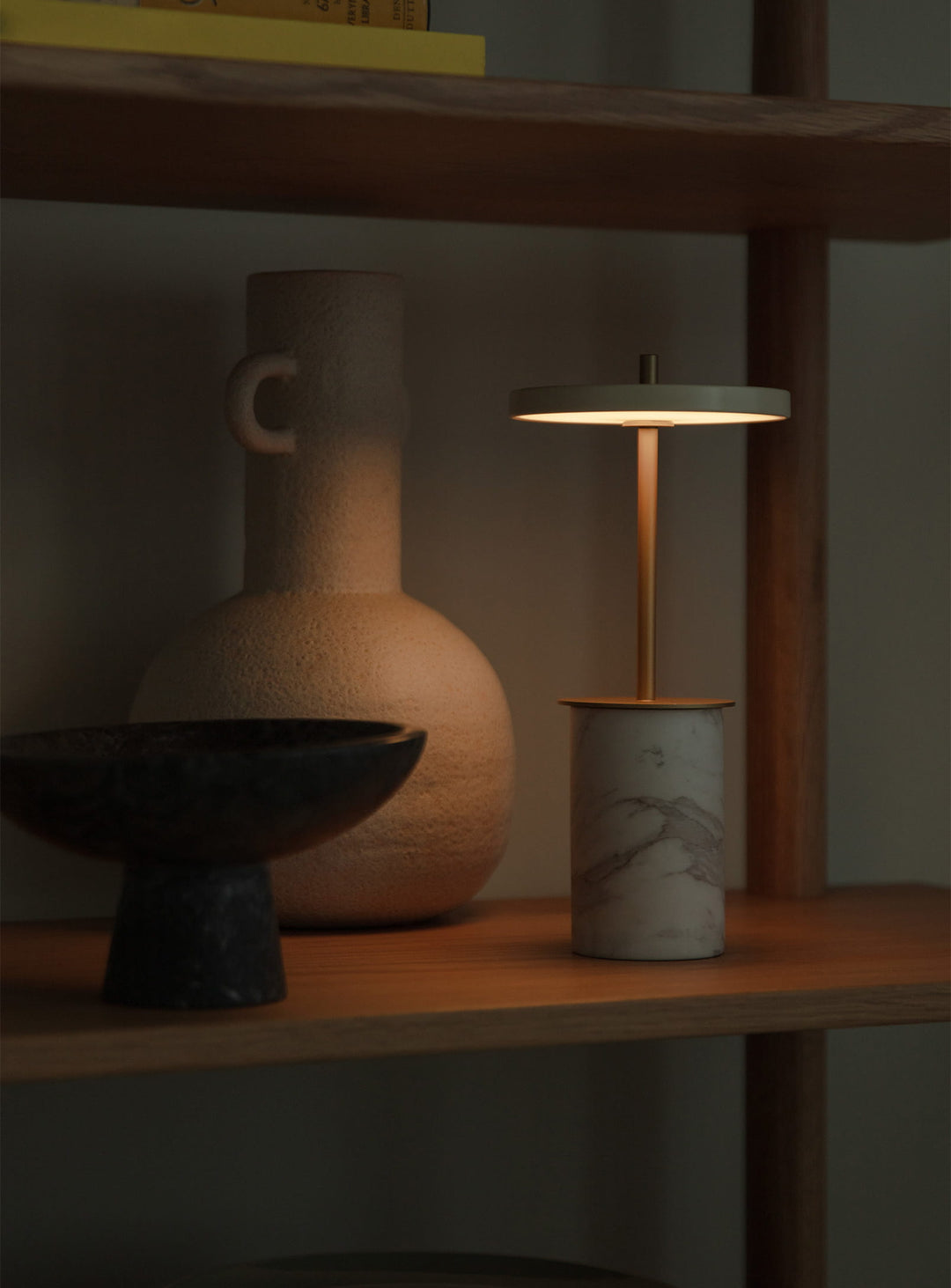 Lampe portable rechargeable Asteria Move Mini Umage avec LED intégrée et 4 niveaux d'intensité. blanc