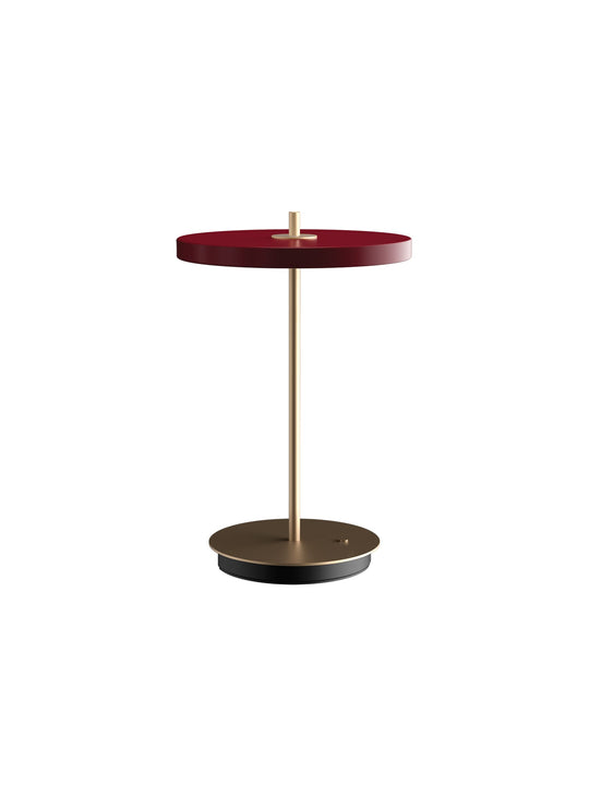 Lampe de table Asteria Move Umage : un design raffiné avec tige en laiton. rouge rubis