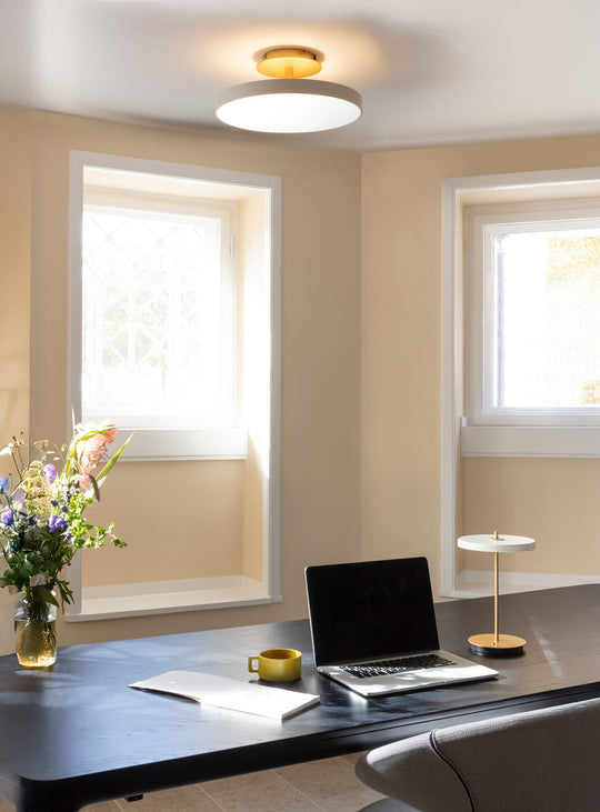Lampe à fixer au plafond Asteria Up Umage : élégance nordique et lumière douce au quotidien. perle