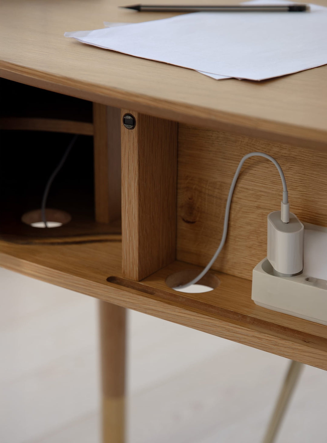 Bureau Audacious de Umage style nordique et rangement discret. chene