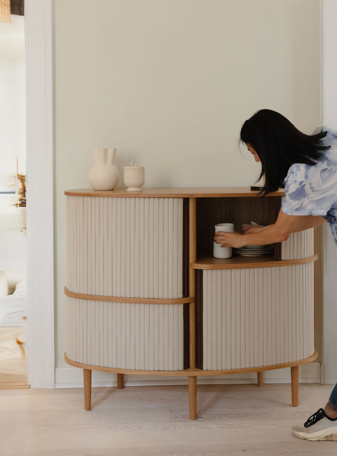 Cabinet Audacious Highboard de Umage rangement décoratif chic. sable blanc