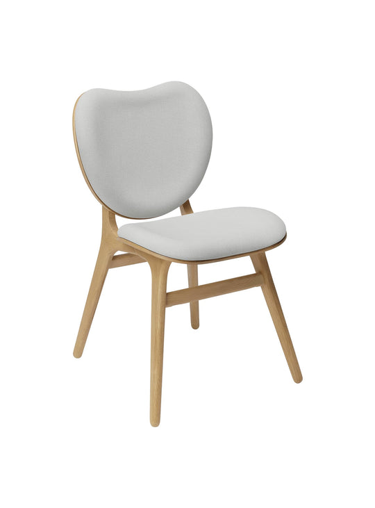 Chaise A Conversation Piece Umage, une silhouette sculpturale inspirée du design scandinave. sterling