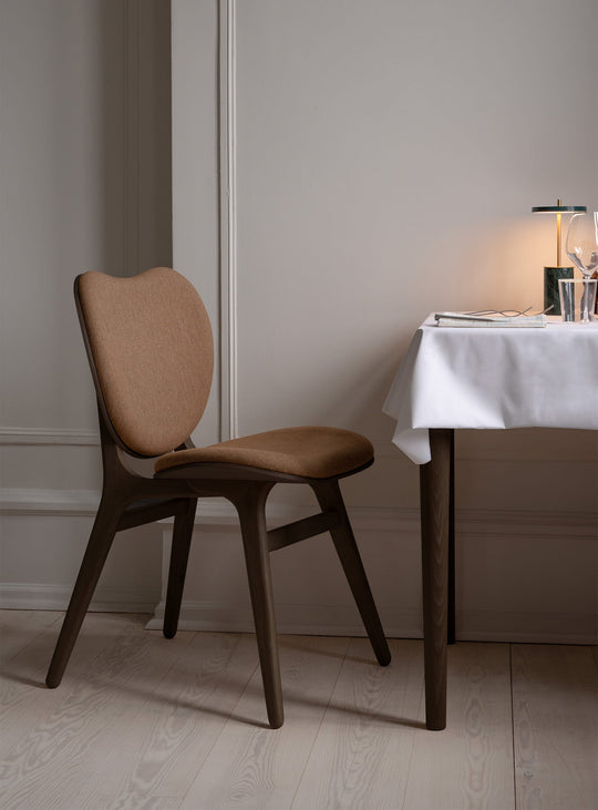Chaise A Conversation Piece Umage, le confort scandinave au service des longues conversations. sucre brun