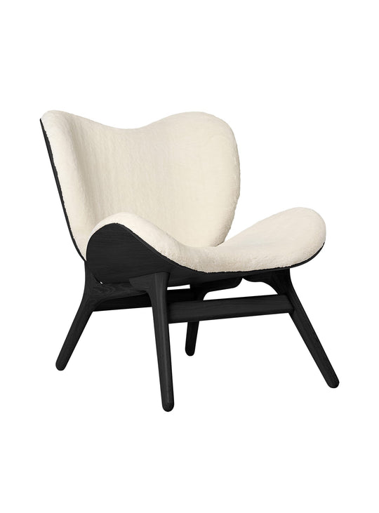Fauteuil Umage A Conversation Piece low, ambiance chaleureuse et accueillante.