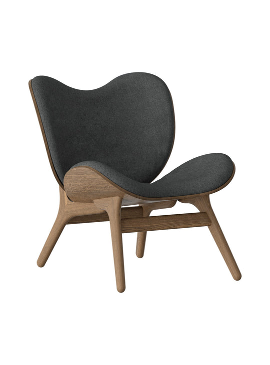 Fauteuil Umage A Conversation Piece low, design enveloppant et confort longue durée.