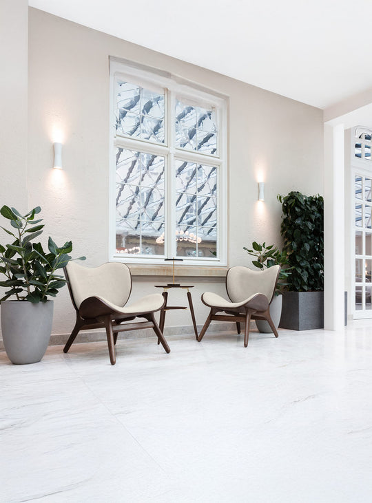 Fauteuil Umage A Conversation Piece low, lignes douces et confort enveloppant.