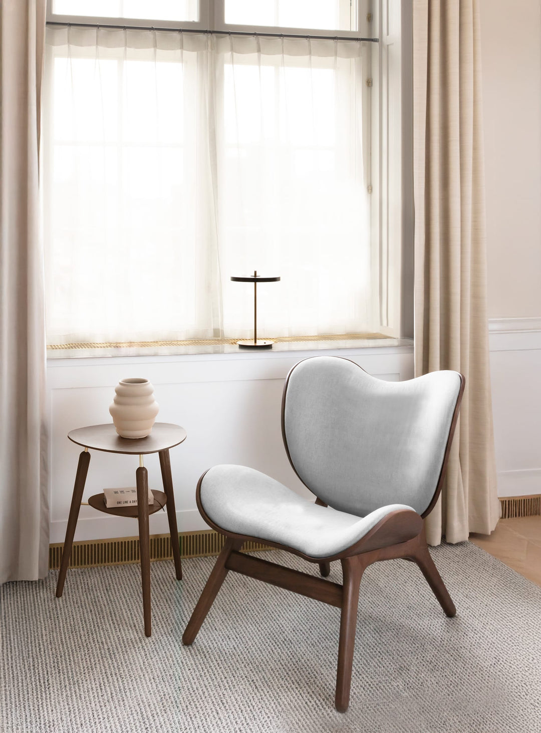 Fauteuil Umage A Conversation Piece low, design scandinave chaleureux et intemporel.