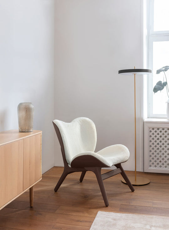 Fauteuil Umage A Conversation Piece low, idéal pour créer un espace cosy.