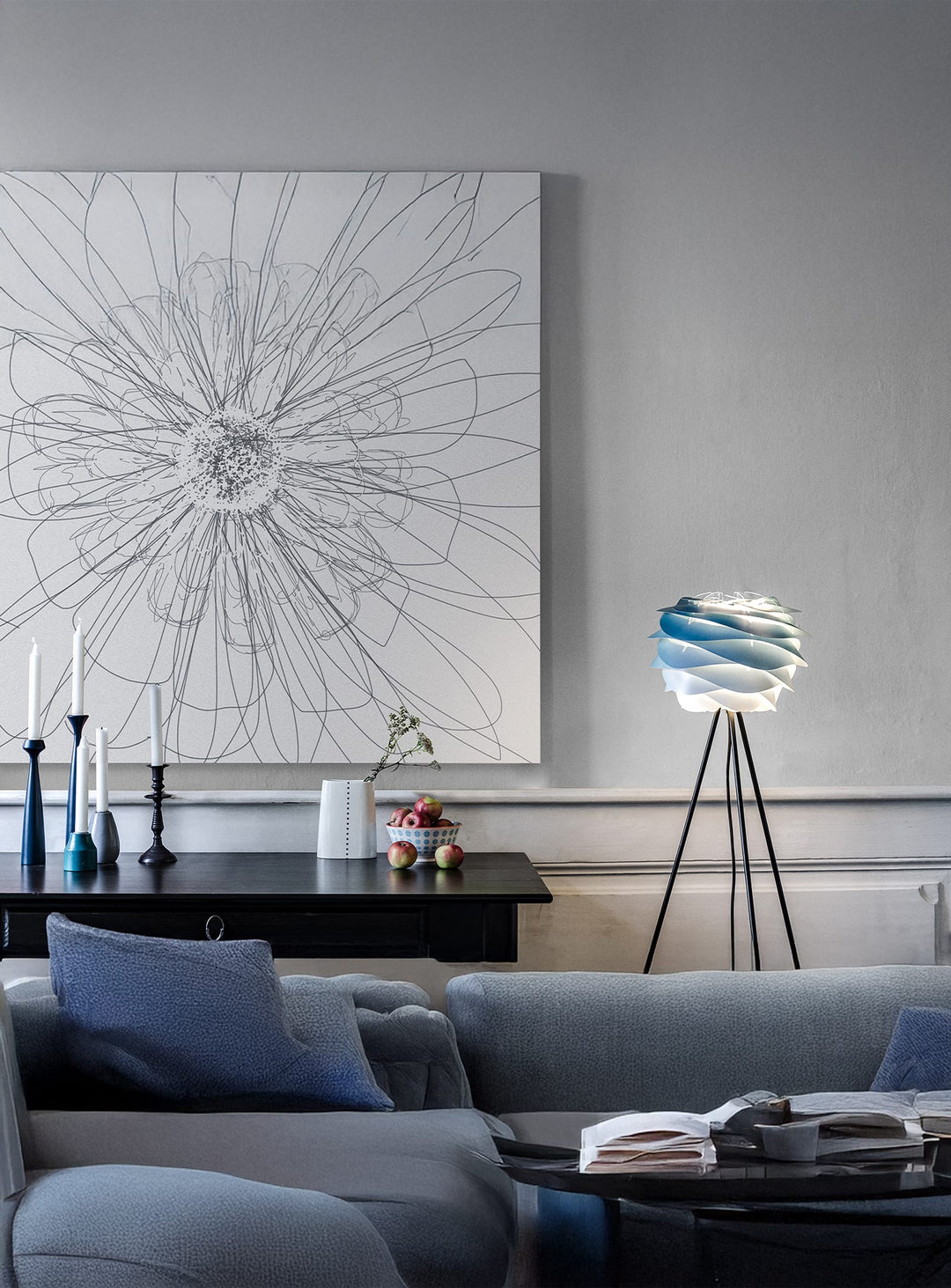 Abat-jour Carmina de Umage suspension élégante et compacte. azur