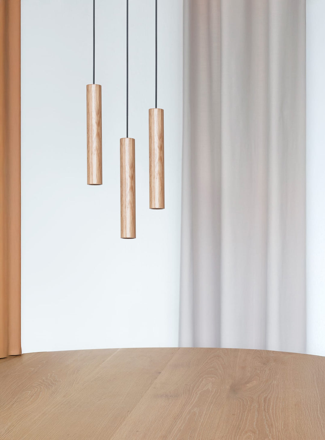 Lampe Chimes Cluster 3 de Umage design scandinave épuré. chene