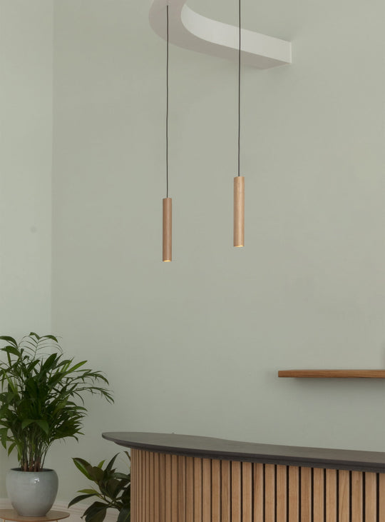Lampe suspendue Chimes Umage, un spot suspendu élégant pour salle à manger ou cuisine. chene