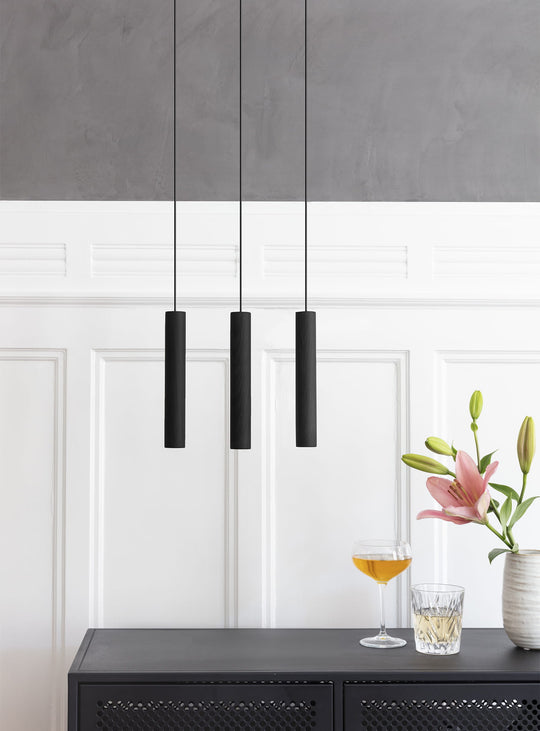 Lampe suspendue Chimes Umage en chêne massif avec spot LED chaud au design nordique élégant. chene noir