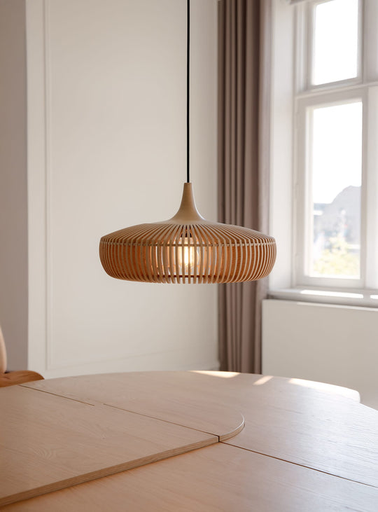 Abat-jour Clava Dine Wood de Umage pièce design en bois massif. chene