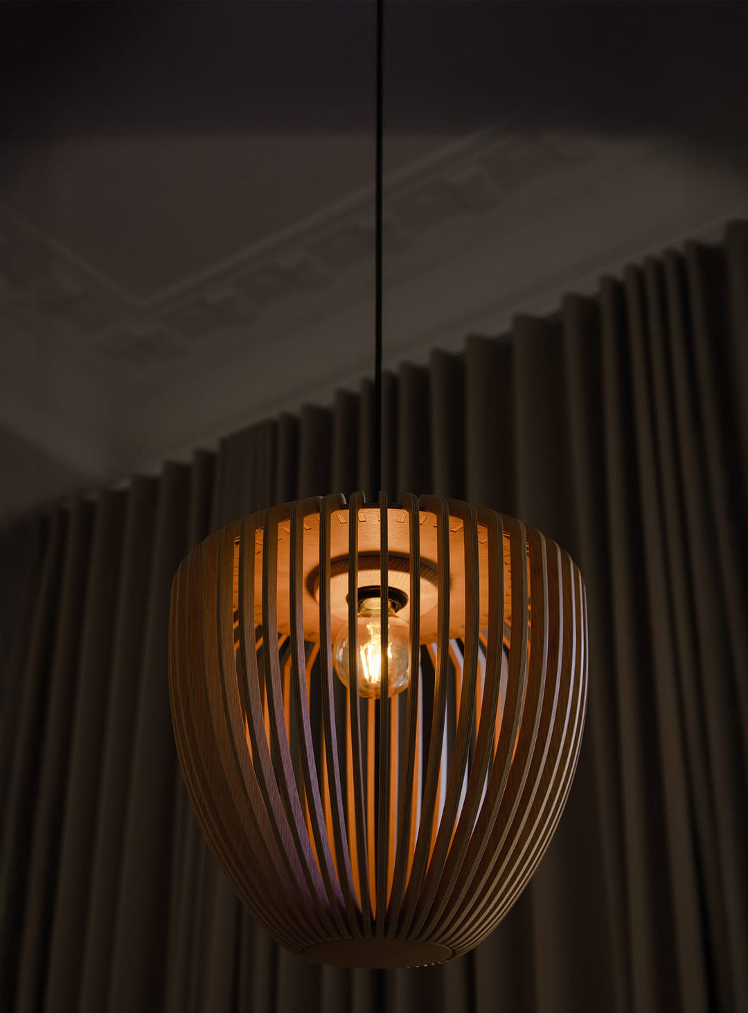 Abat-jour Clava Wood de Umage pièce design organique et moderne. chene