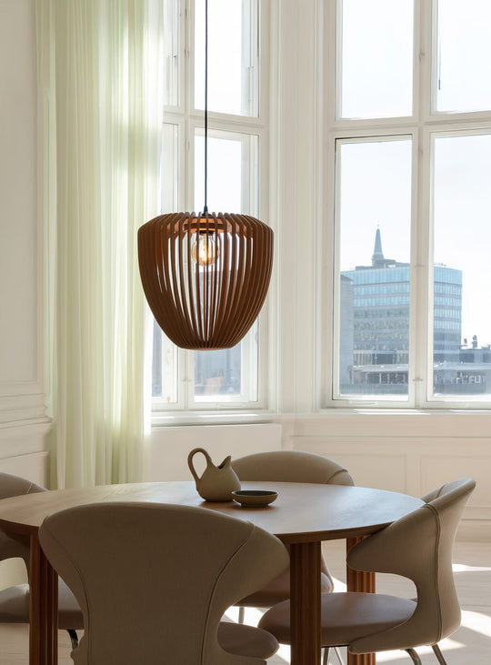 Abat-jour Clava Wood de Umage en bois découpé pour lumière design. chene